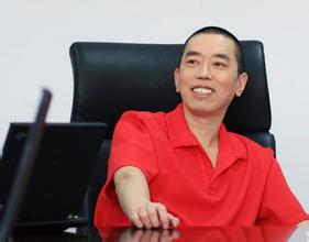 He owes huge gambling debts of 200 million yuan, but 10 years later he earns 50 billion with 900 million users.