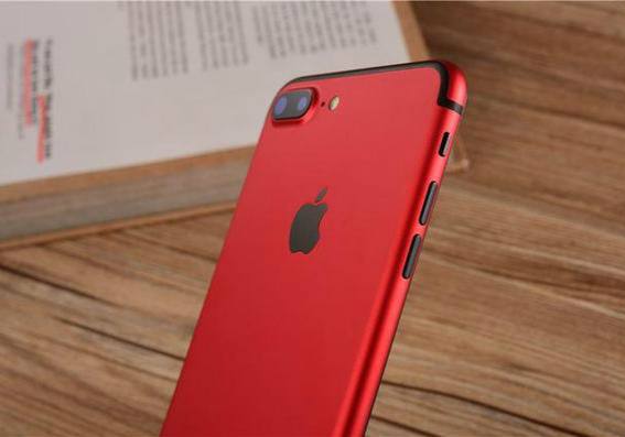 Although the red iPhone 7 has been flooded with the screen, few people know the story behind it!