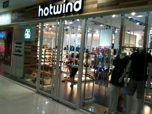 Why does hot air stand out from a foreign trade store?