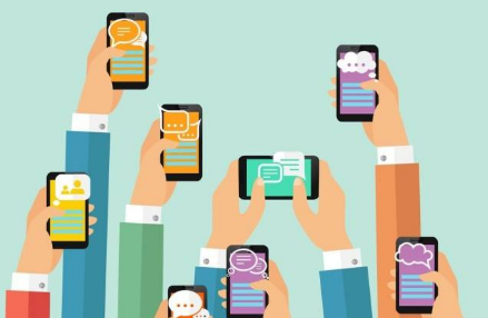 What is the difference between e-commerce operation and community operation