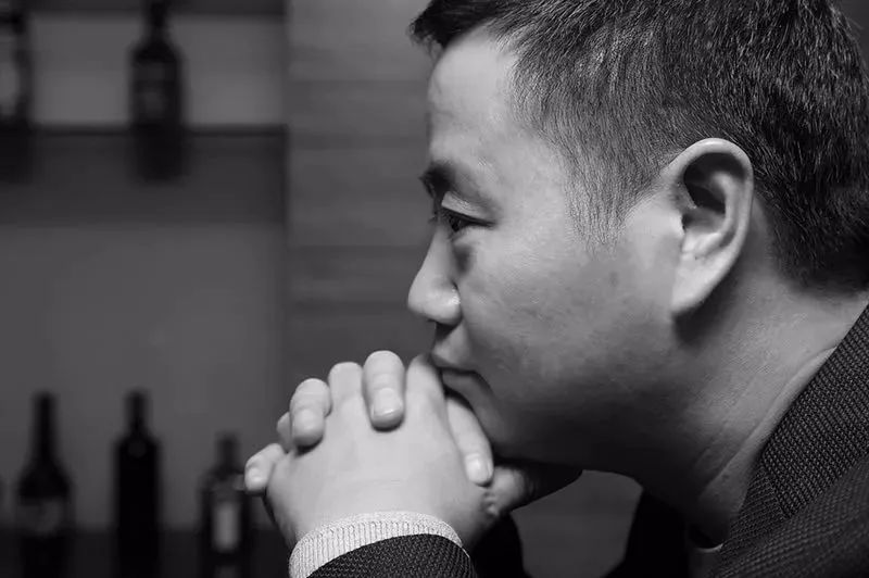 He was carrying a huge sum of 2 million yuan on the eve of graduation. He was the second brain of the car dealer and Jack Ma’s partner.