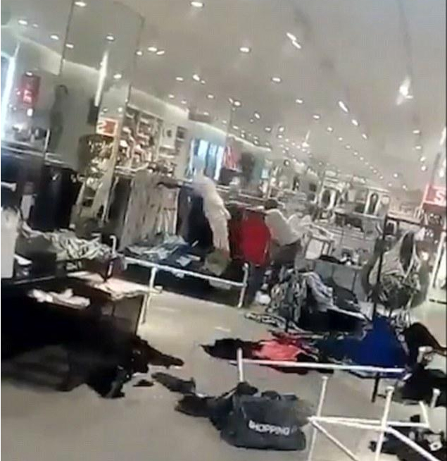 Swedish brand H&M incident continues to ferment, and many stores are smashed Swedish brand H&M incident continues to ferment, and many stores are smashed